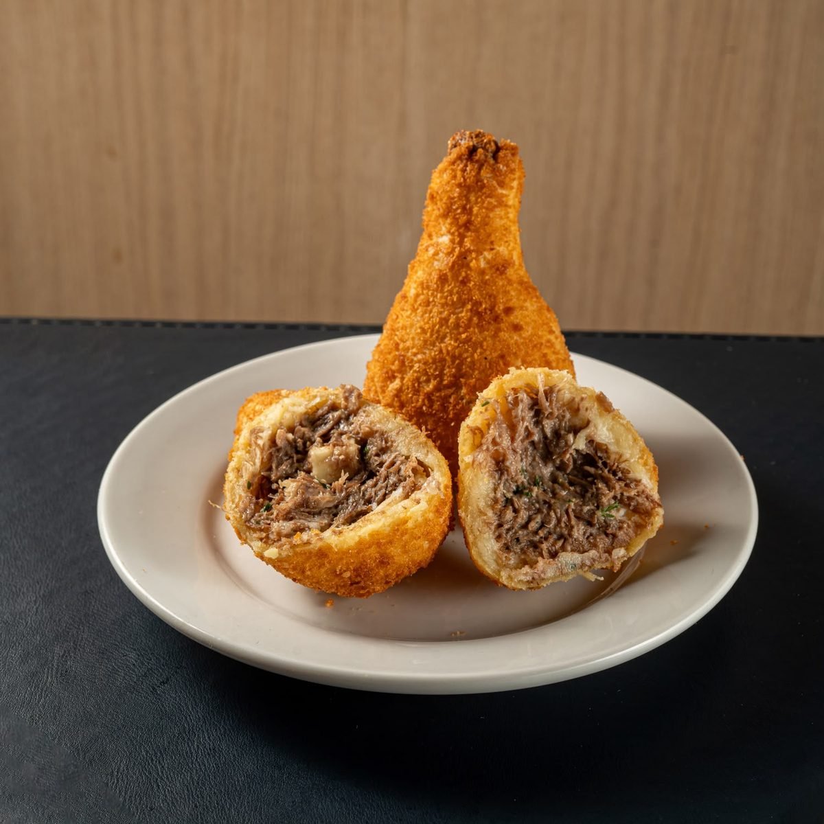 Coxinha de carne seca com requeijão
