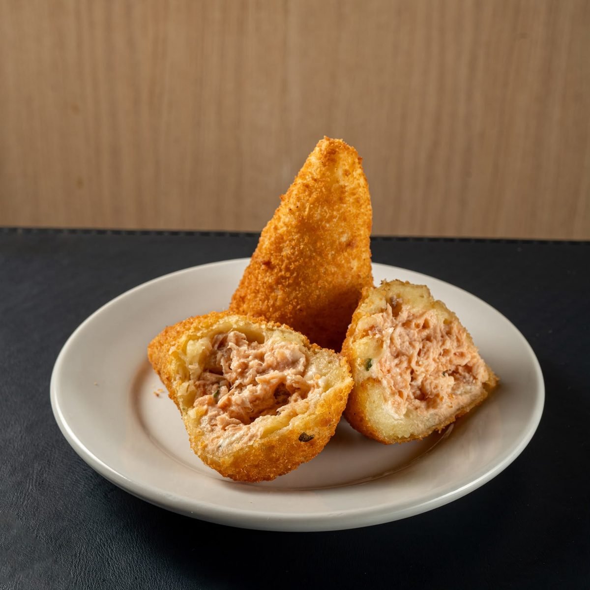 Coxinha de salmão com cream cheese